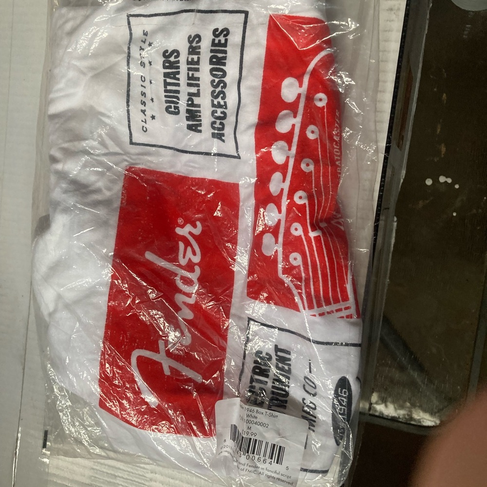 Fender t shirt size medium